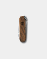 Nóż szwajcarski z drewna orzecha Victorinox Classic SD z grawerem - 5