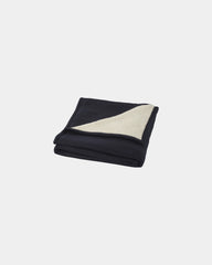 Koc polarowy sherpa Springwood 150x125 cm z nadrukiem - Granatowy