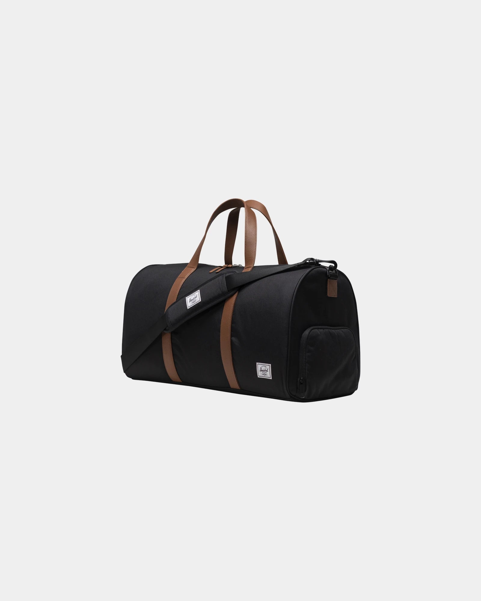 Torba sportowa z recyklingu Herschel Novel™ 43 l z nadrukiem - Czarny