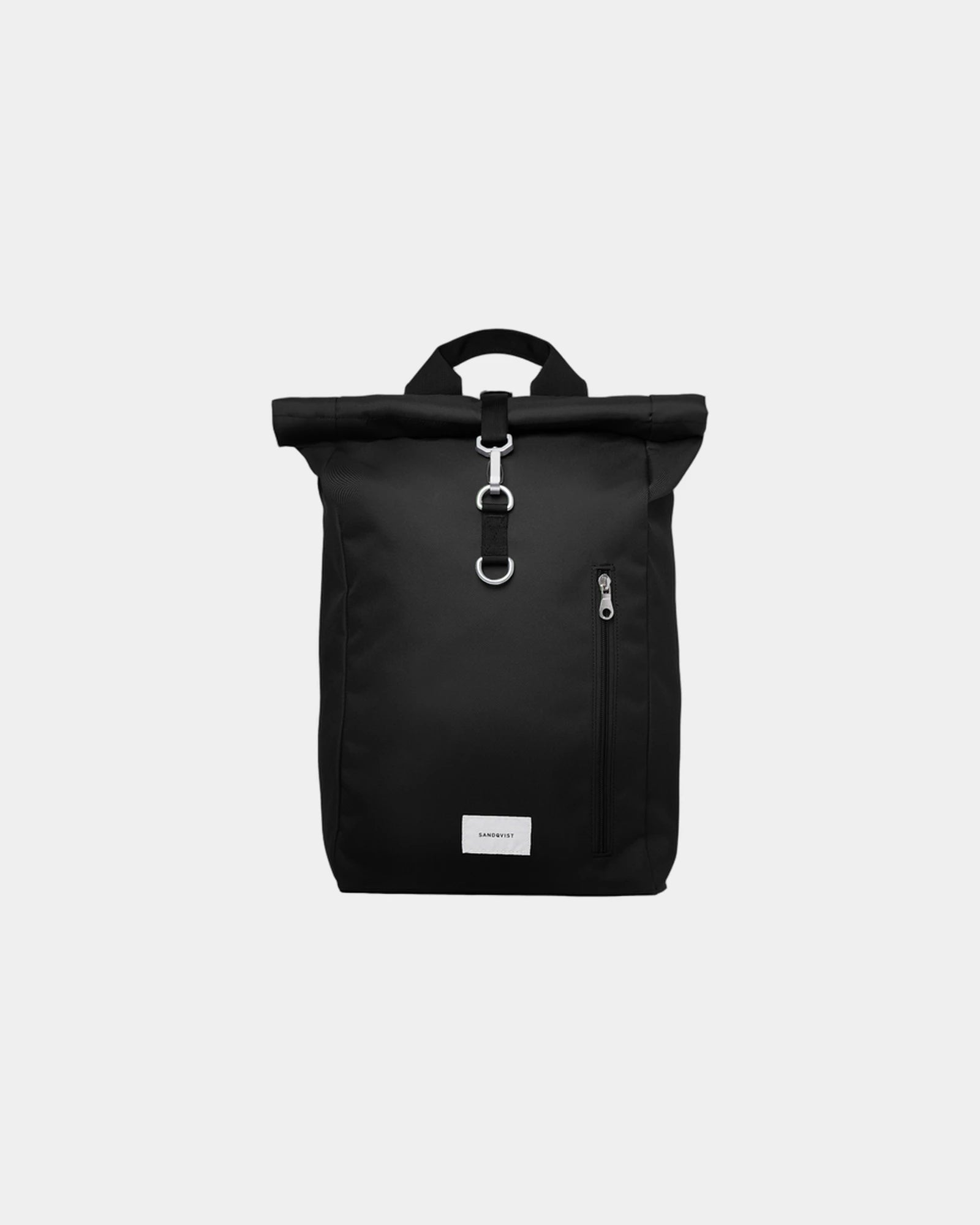Plecak z recyklingu Sandqvist Ground Rolltop 19L z nadrukiem - Czarny z czarnym paskiem
