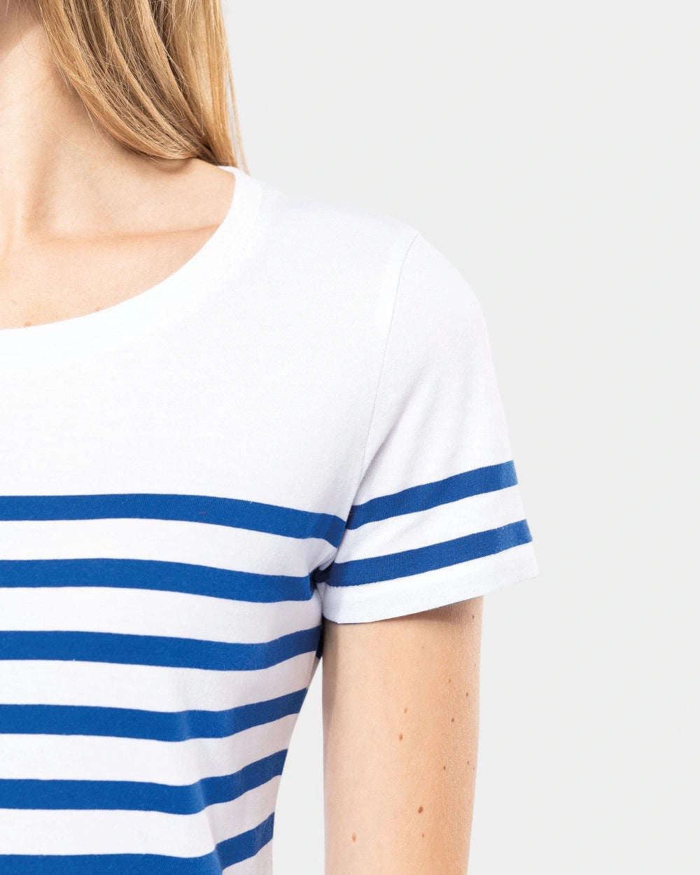Damski T-shirt w paski z okrągłym dekoltem z nadrukiem - 5