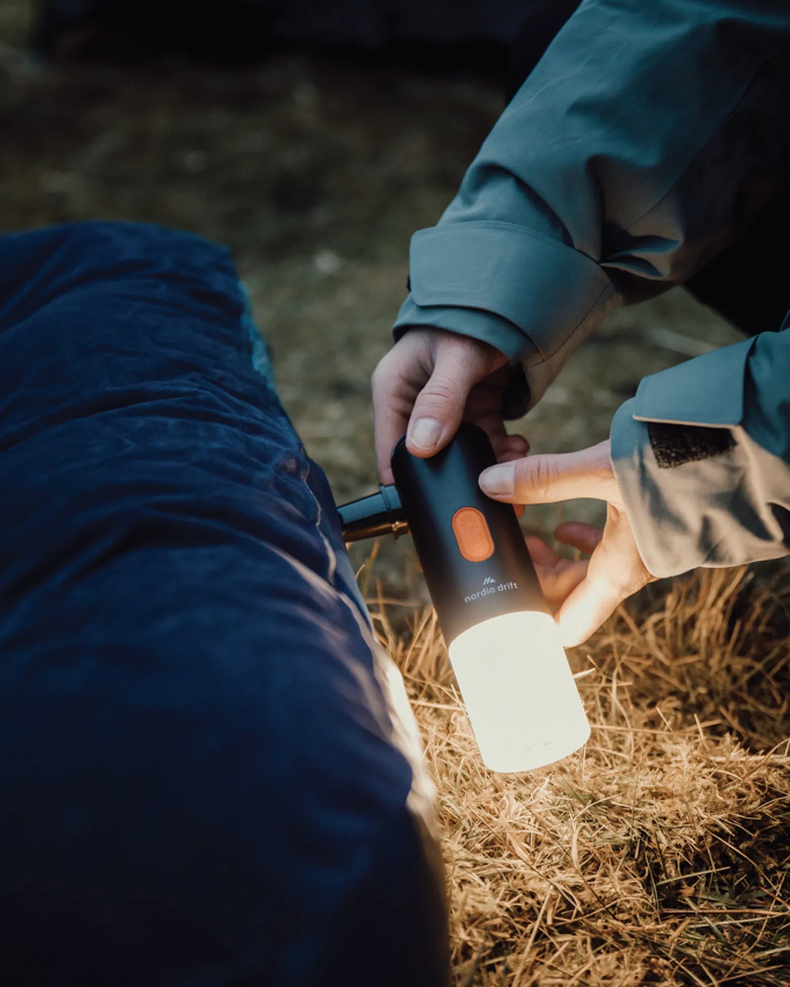 Lampa kempingowa z pompką powietrzną Titan z nadrukiem - 6