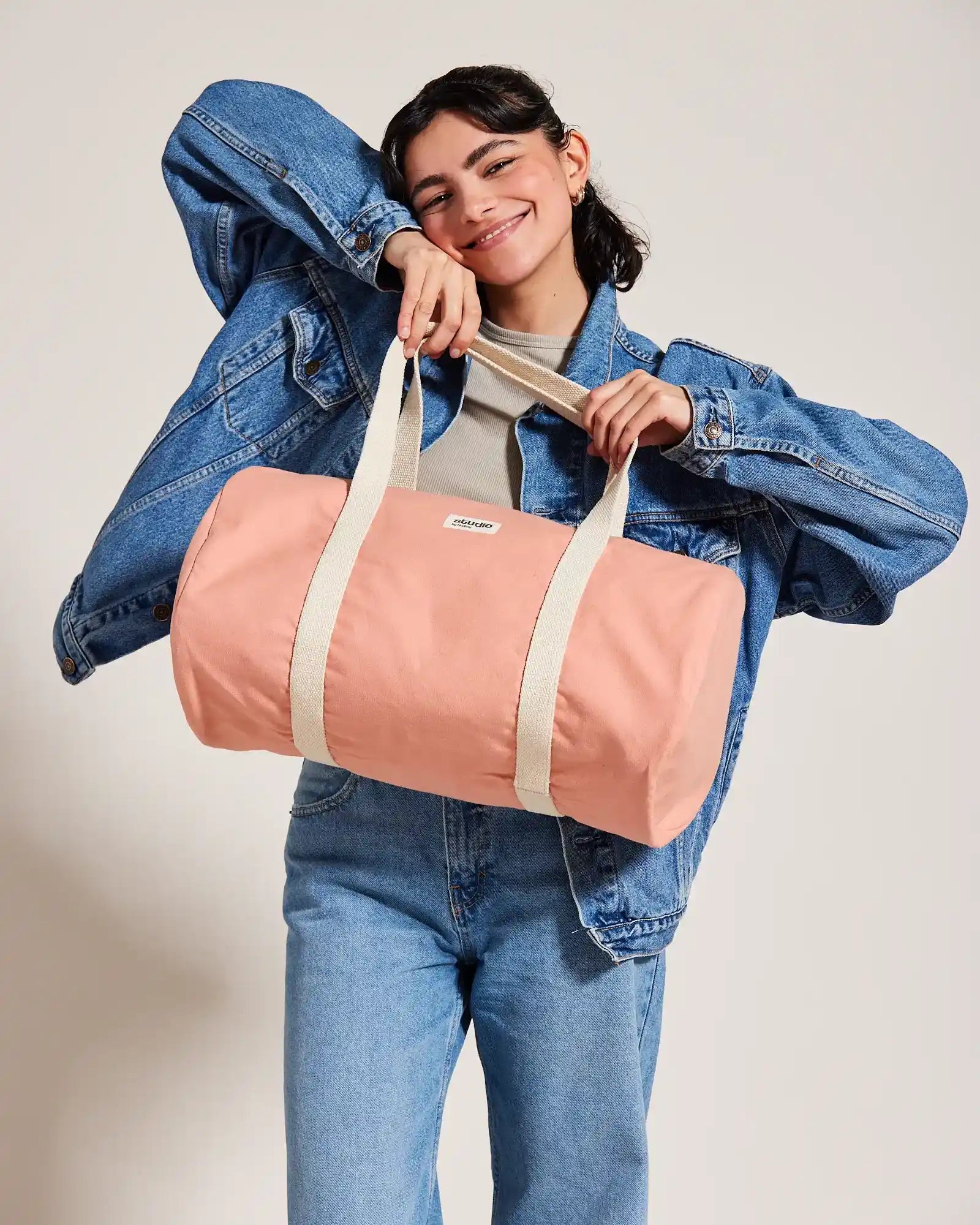 Torba duffel z bawełny organicznej Hindbag Sam z nadrukiem - 24
