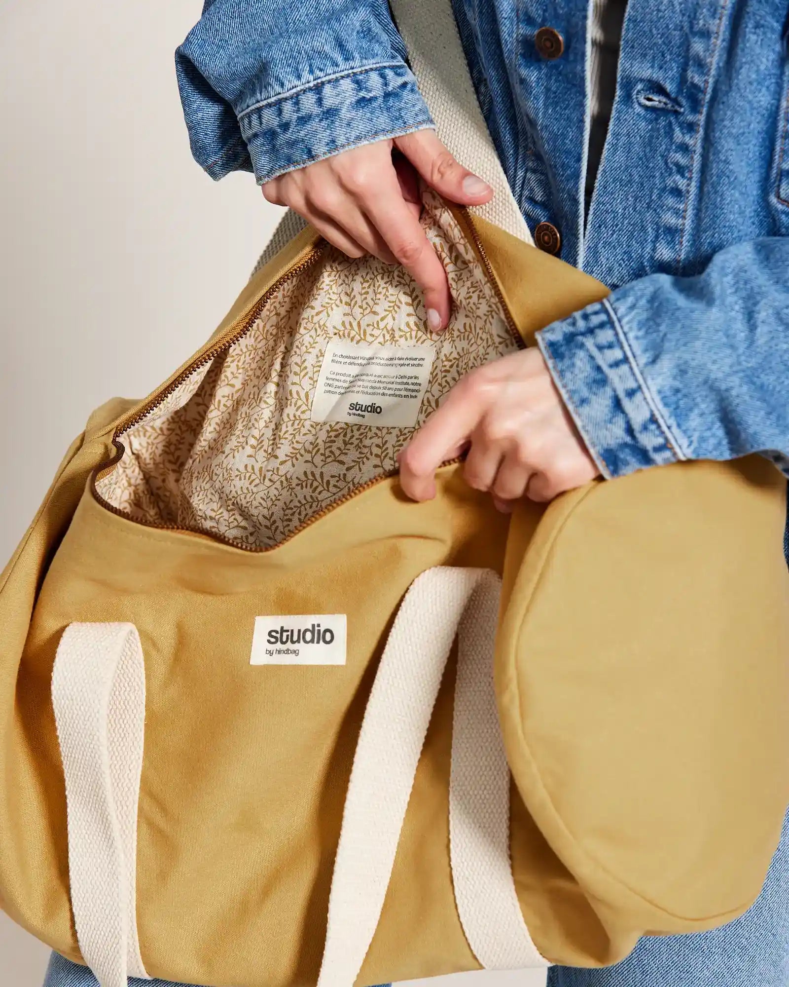 Torba duffel z bawełny organicznej Hindbag Sam z nadrukiem - 25