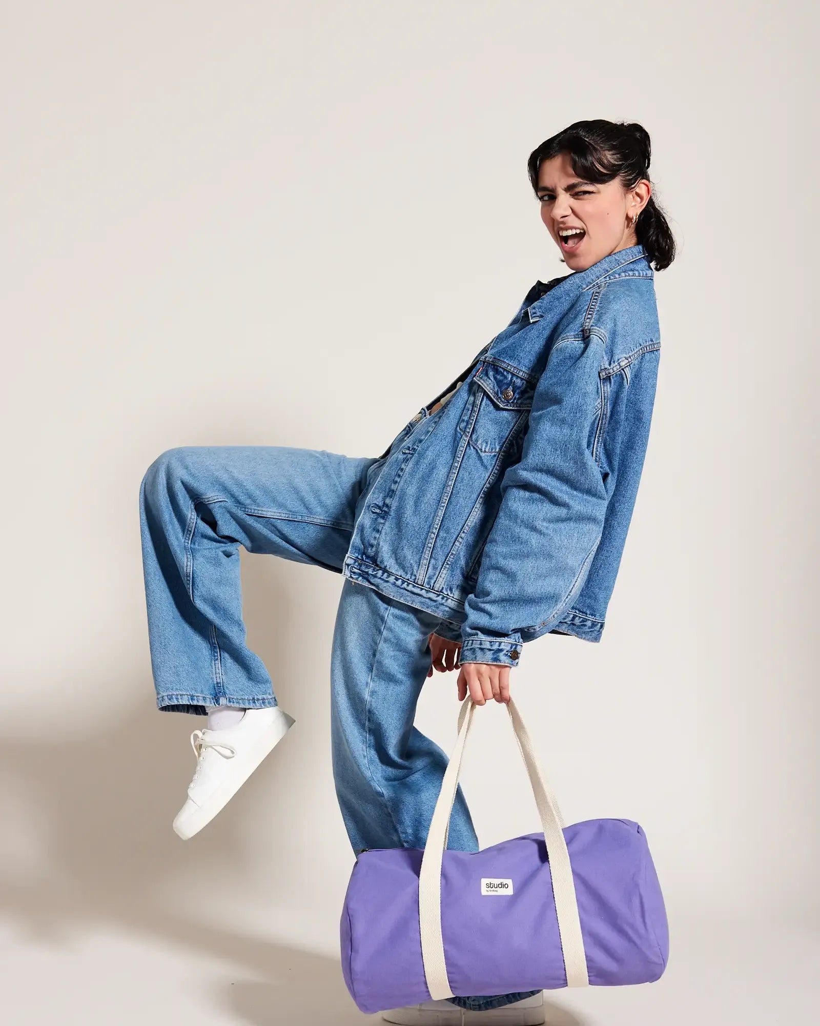 Torba duffel z bawełny organicznej Hindbag Sam z nadrukiem - 22