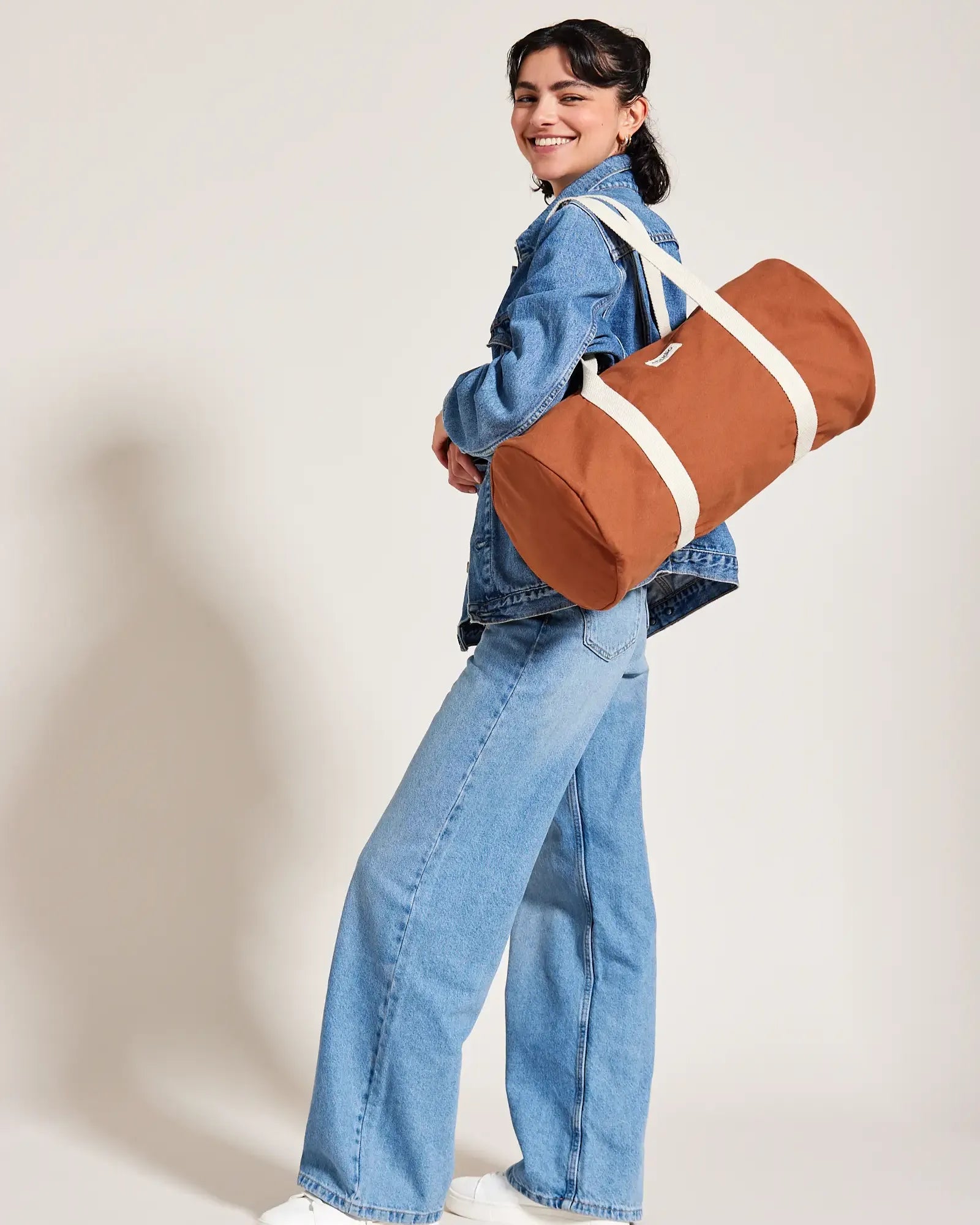 Torba duffel z bawełny organicznej Hindbag Sam z nadrukiem - 18
