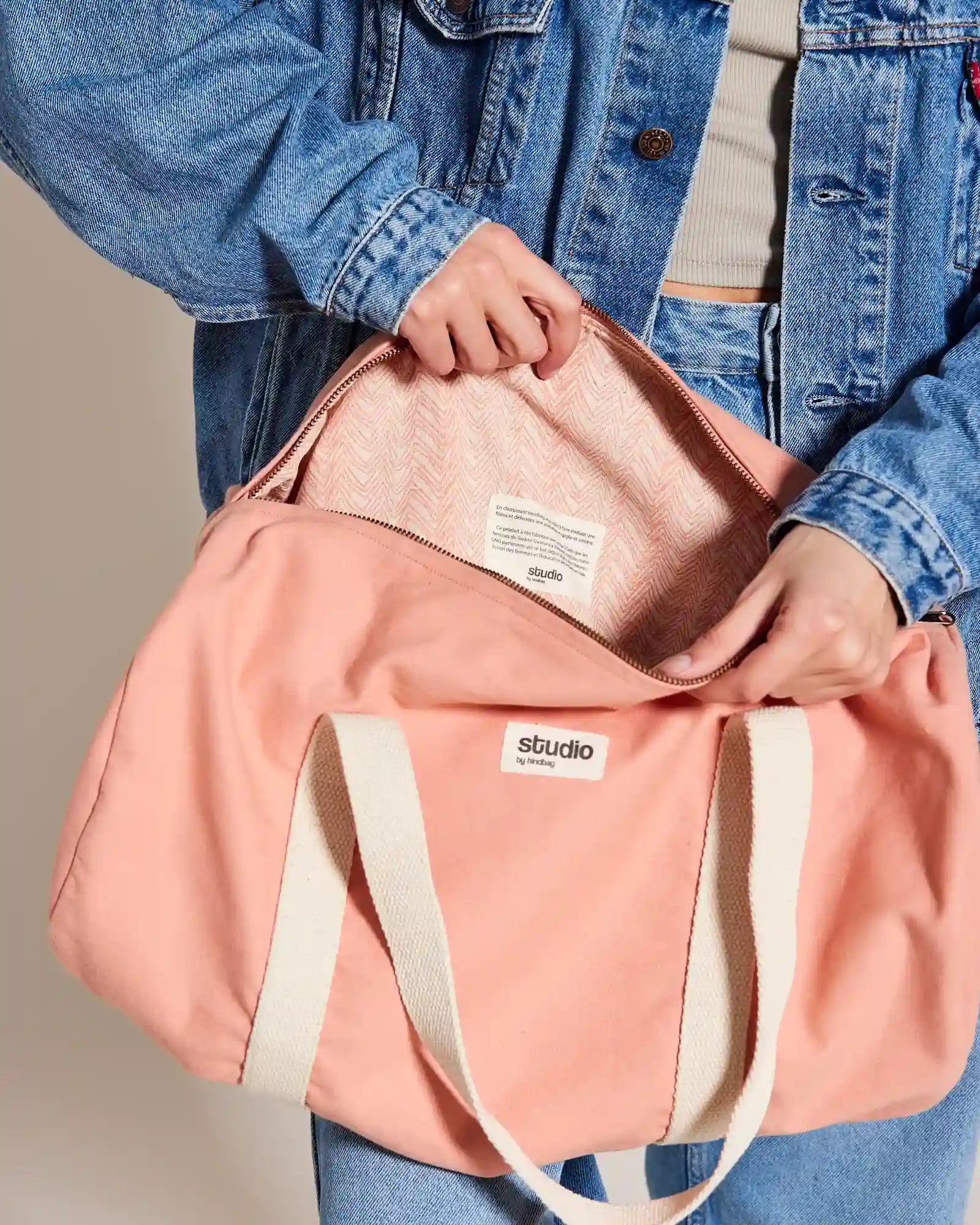 Torba duffel z bawełny organicznej Hindbag Sam z nadrukiem - 23