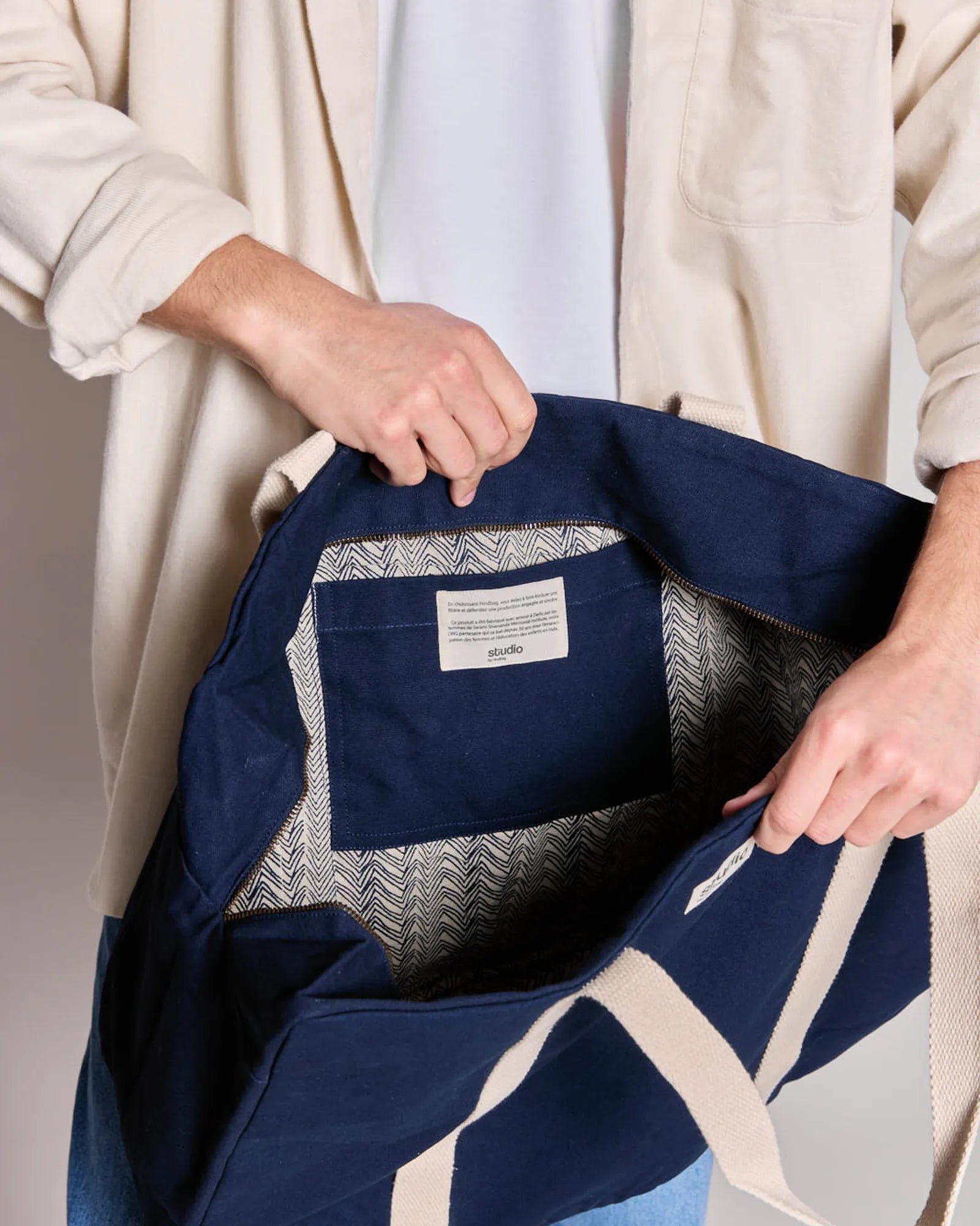 Torba podróżna z bawełny organicznej Hindbag Gabriel z nadrukiem - 7