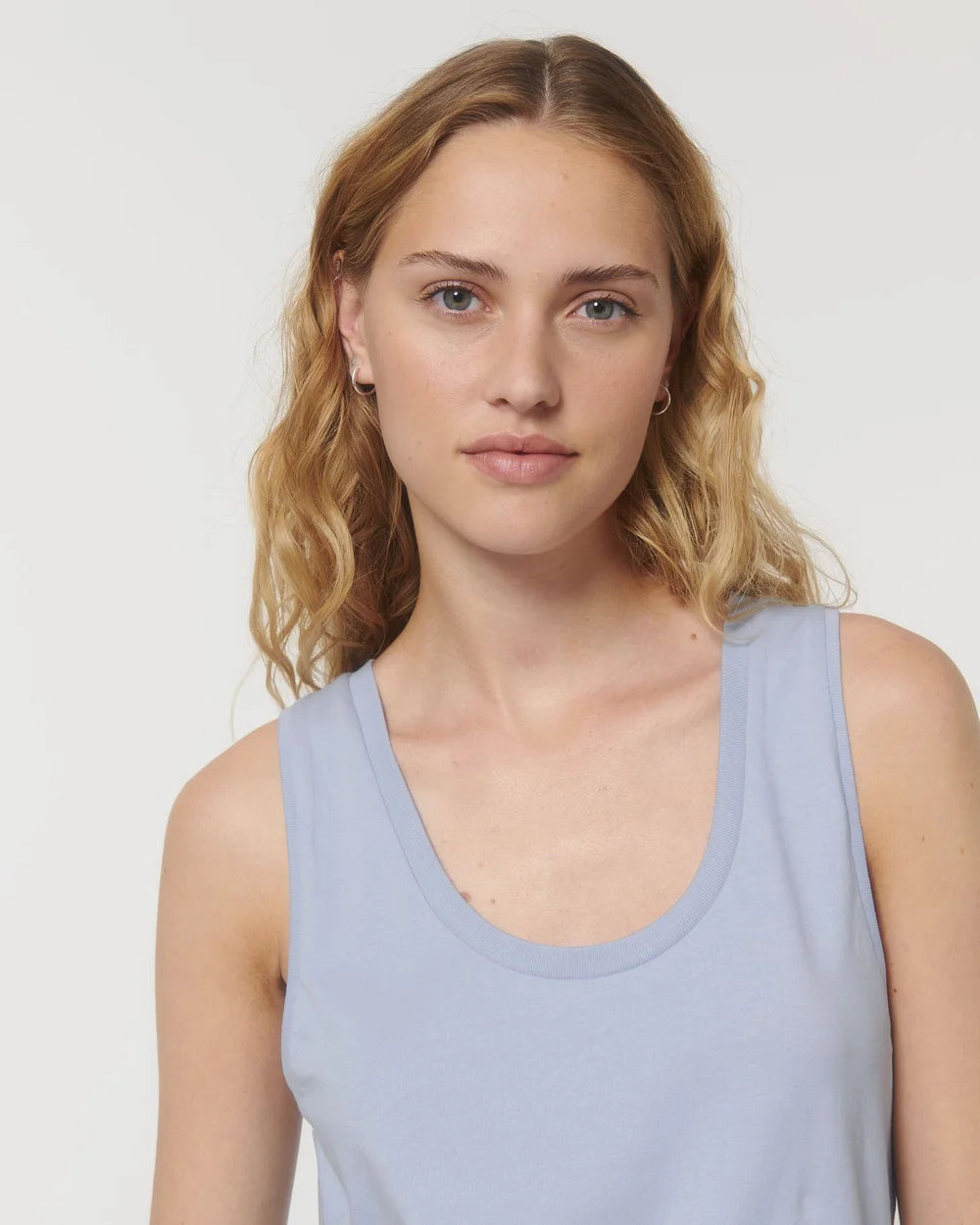 Tank top medium fit z nadrukiem - 11