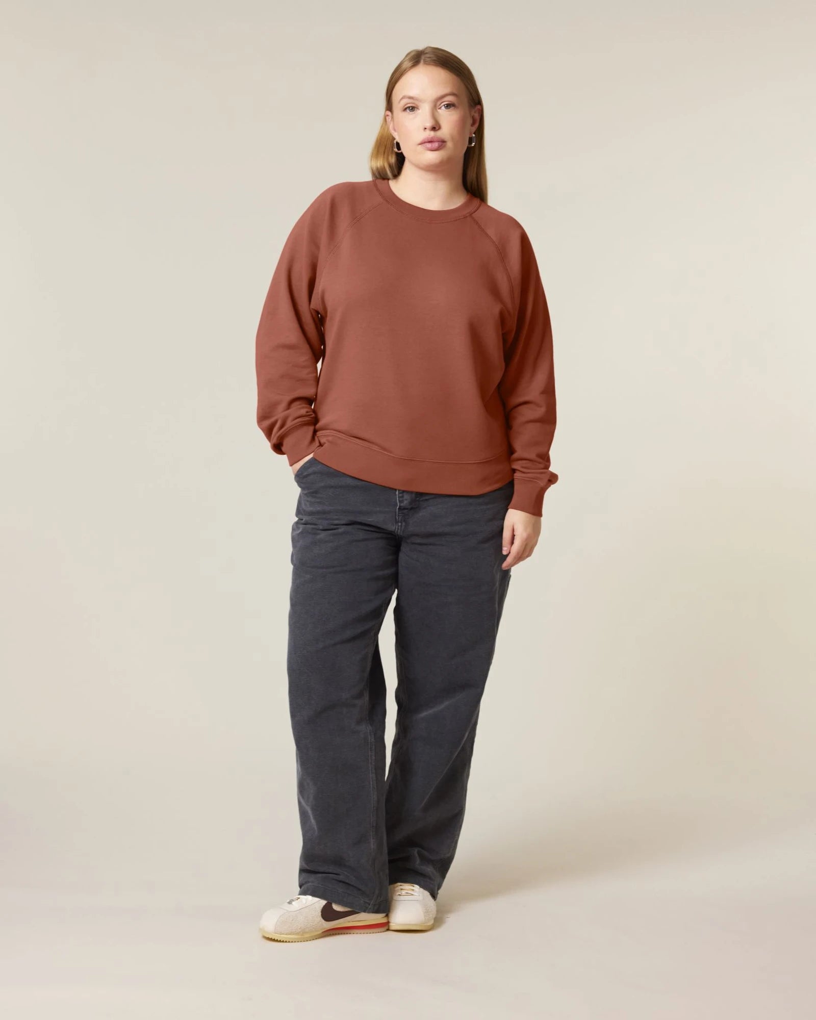 Bluza z okrągłym dekoltem z bawełny organicznej Stella Clara z nadrukiem - Klasyczny brąz