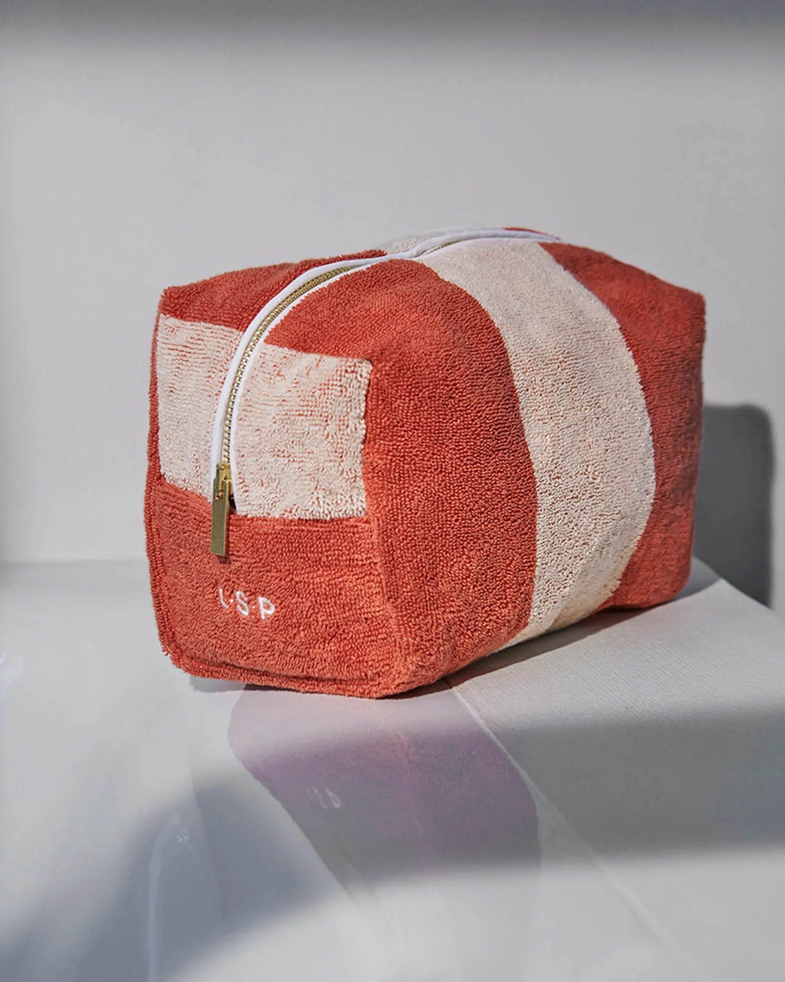 Kosmetyczka frotte La Serviette Paris z nadrukiem - 8
