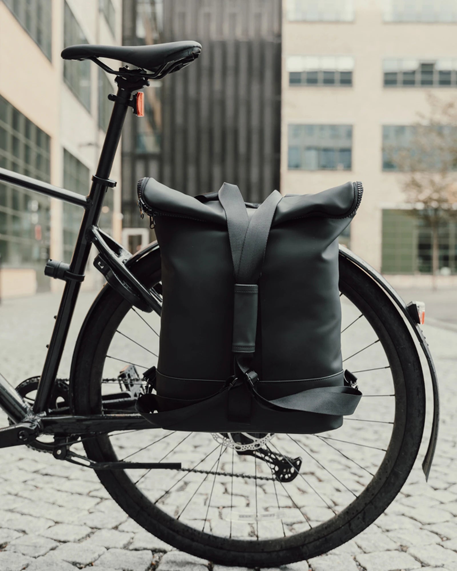 Torba rowerowa z PU z recyklingu Vinga Baltimore 23 l z nadrukiem - 17
