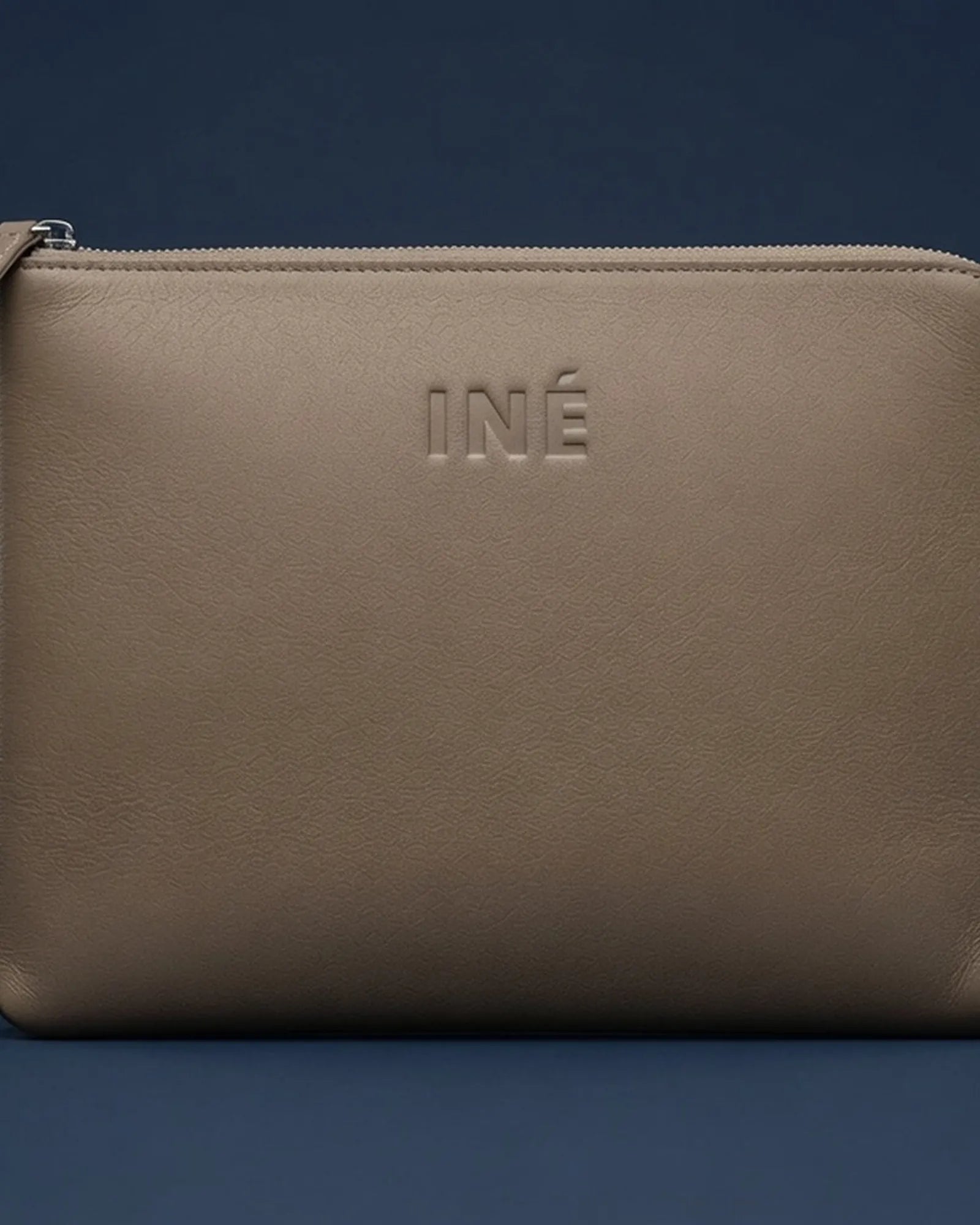 Etui na tablet INE 10/11" ze skóry z recyklingu z nadrukiem - 23
