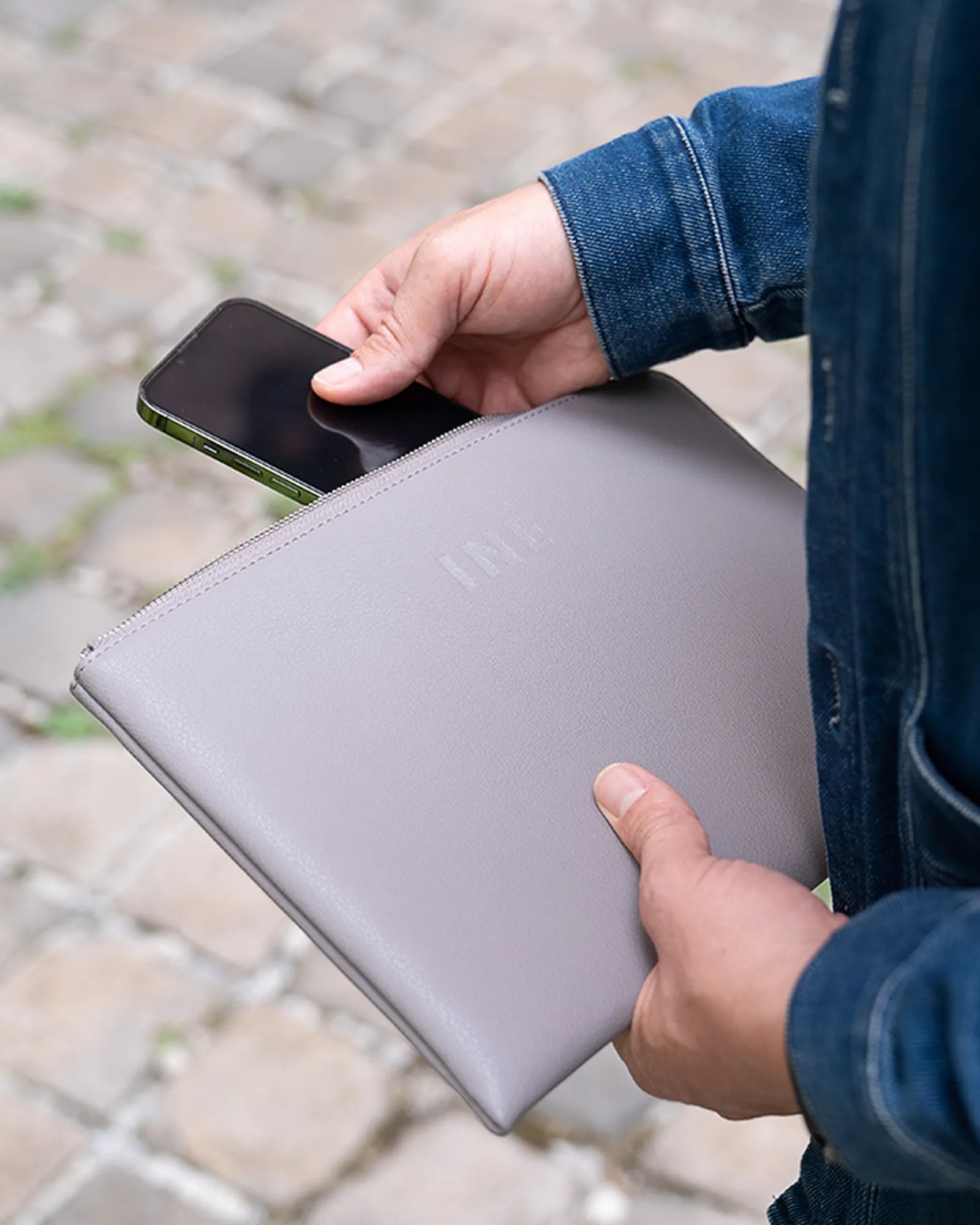 Etui na tablet INE 10/11" ze skóry z recyklingu z nadrukiem - 21